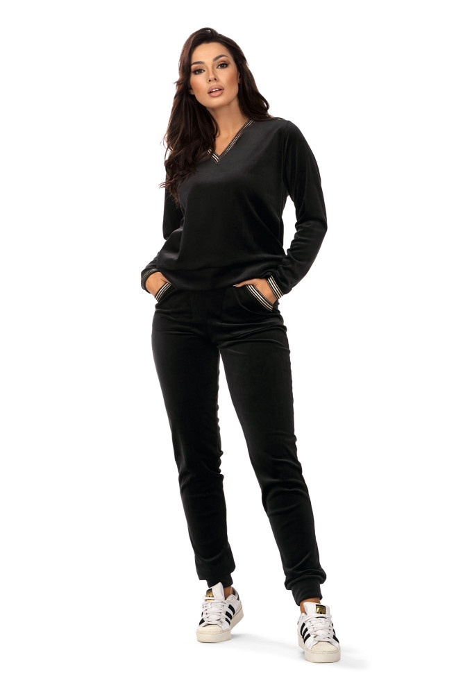 Dres welurowy  damski Largo z ozdobnym dekoltem